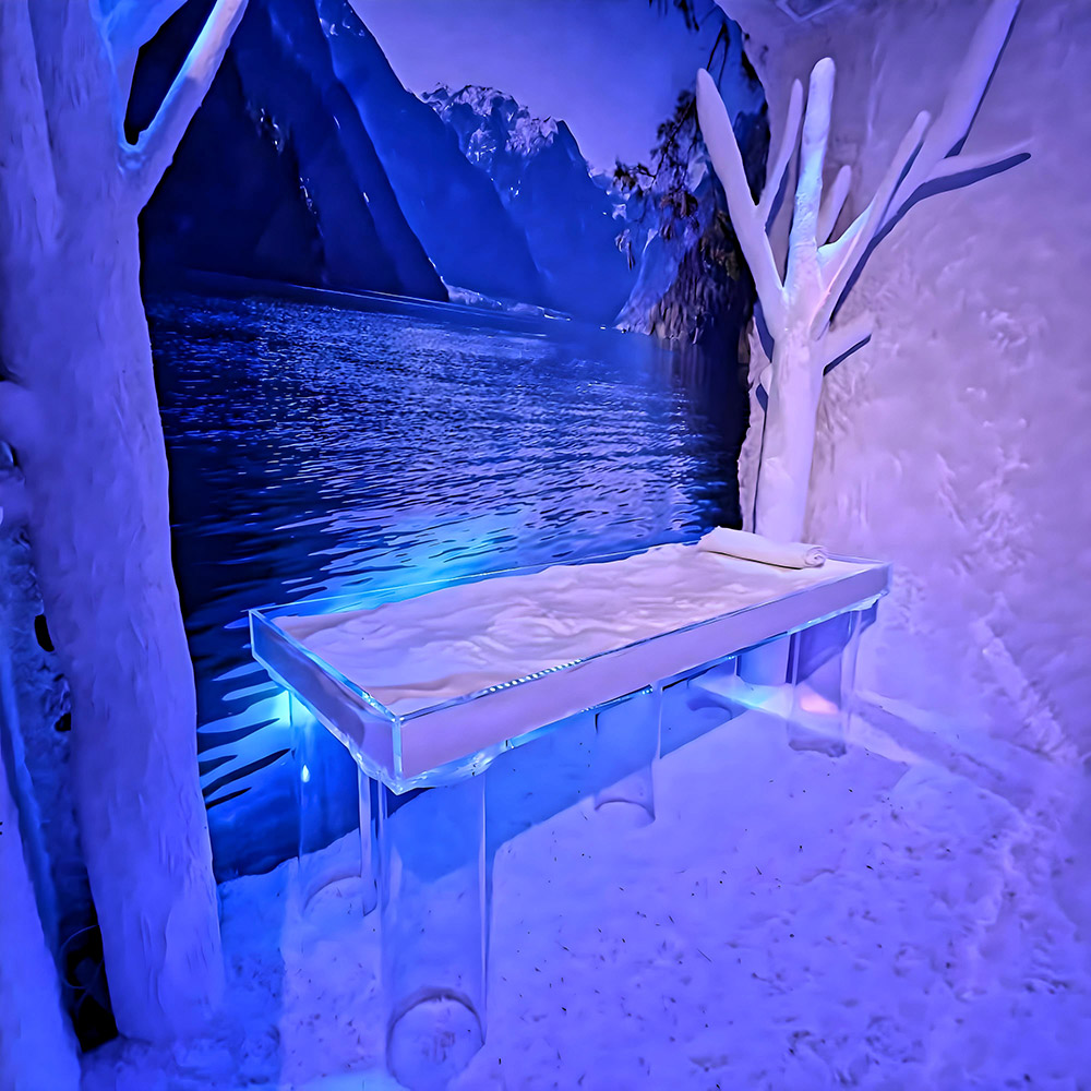 Masaje relajante con piedras calientes en camilla de sal para parejas en Madrid